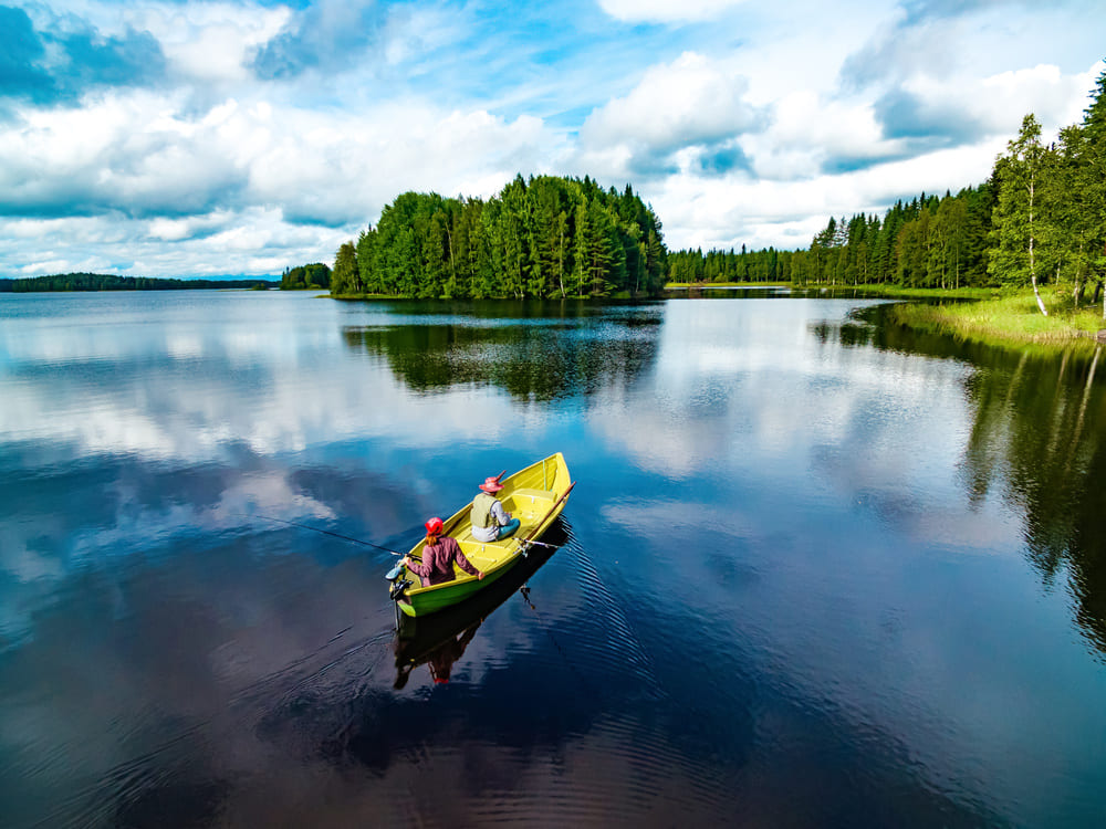 Kalastajien maksamat miljoonat palaavat vesille – yli 2,2 miljoonaa euroa jaossa ympäri Suomea